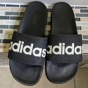 Black men’s Adidas size 7 comfy slides white Adidas logo